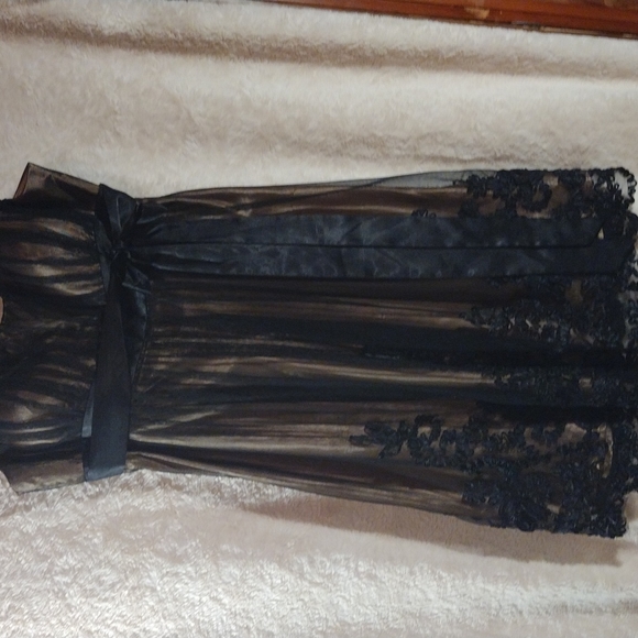 Women's Lil Black Dress - Picture 7 of 7